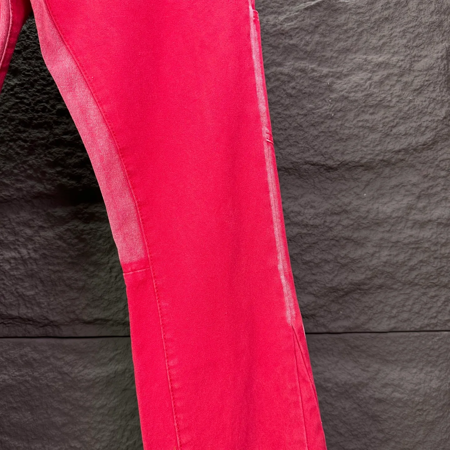 P280 GALLERY DEPT. 2025 new style splash-ink hand-painted splicing couple style bootcut loose jeans 🔥High version🔥High version🔥Top ceiling quality Styles with different washed textures are very friendly to people with thin legs and thick legs. The bootcut and loose version is very flattering to the leg shape. Moderate length that never goes out of style, easy to match with casually, basic styling for various styles, a must-have in the wardrobe! The fabric is stiff but also makes the upper body soft without losing texture. The washing process is even more perfect. It is a must-have item for everyone! ! ! Washed wheat, hang tag, pants label, three complete labels, color: red, size: 28, 30, 32, 34, 36 (five sizes)